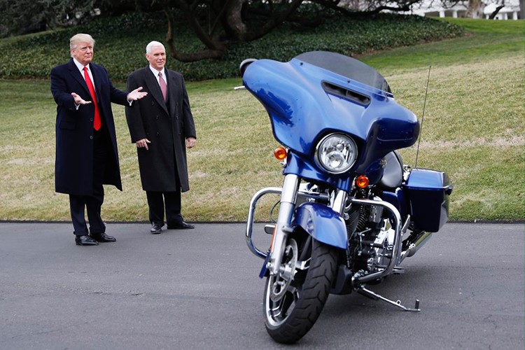 Hang xe moto Harley-Davidson huong loi tu Trumph?-Hinh-2