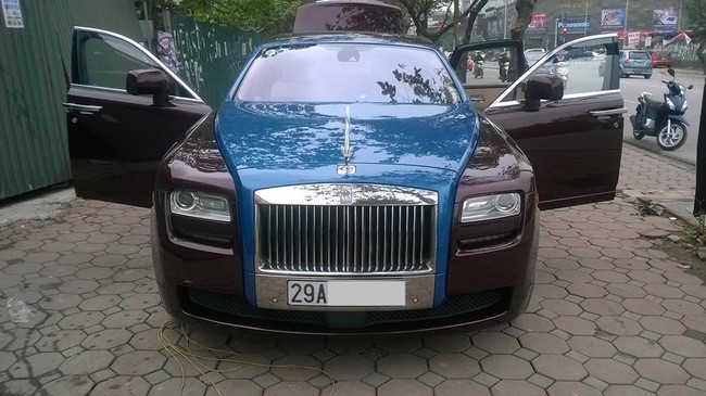 Xe sang Rolls-Royce Ghost chuc ty doi mau o Ha Noi