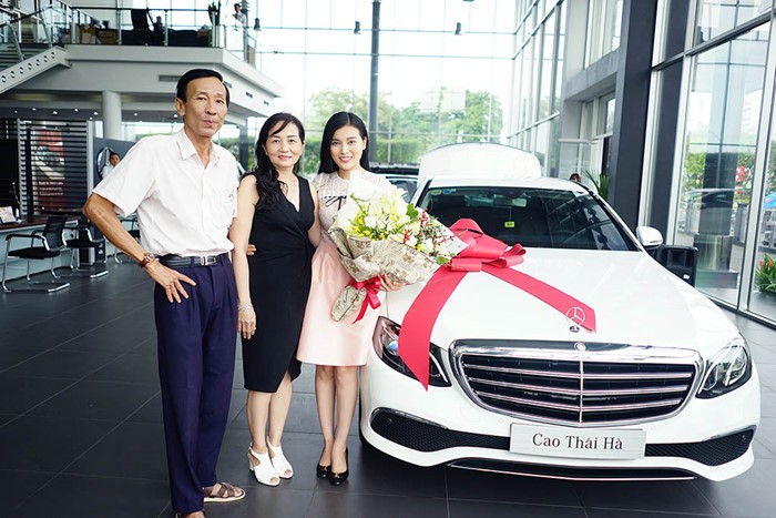 Chan dai Cao Thai Ha tau xe sang Mercedes E200 tien ty-Hinh-2