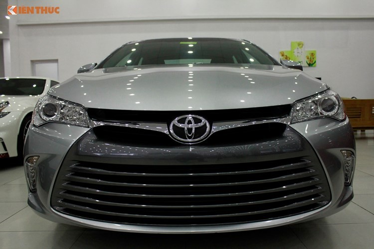 Can canh Toyota Camry XLE gia 1,9 ty tai Vieetj Nam-Hinh-3