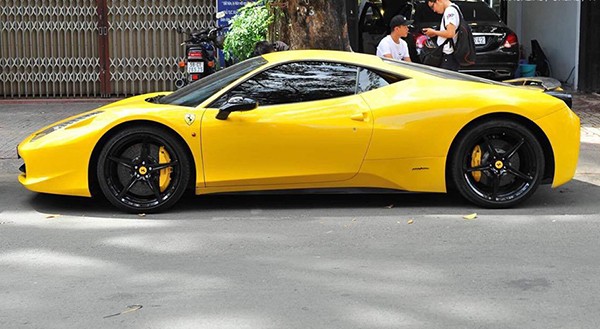 Sieu xe Ferrari 458 Italia tang toc 