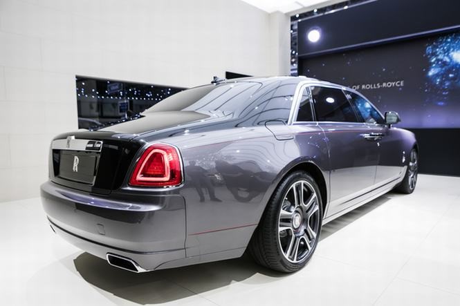 Rolls-Royce Ghost Elegance son kim cuong dau tien tren TG-Hinh-2