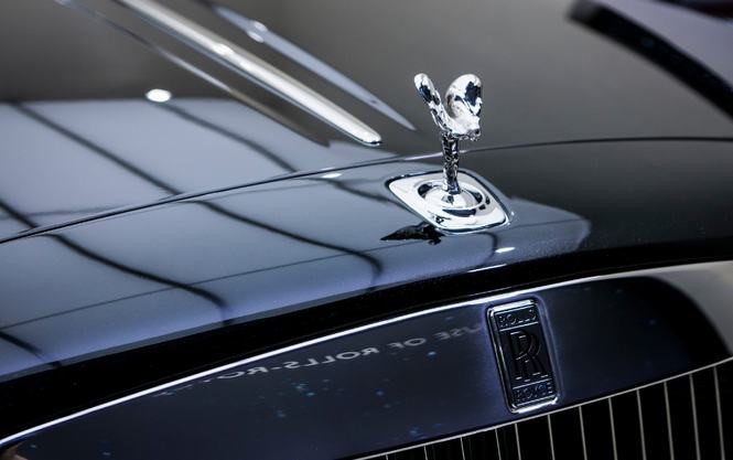 Rolls-Royce Ghost Elegance son kim cuong dau tien tren TG-Hinh-3