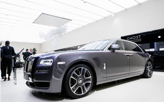 Rolls-Royce Ghost Elegance son kim cuong dau tien tren TG