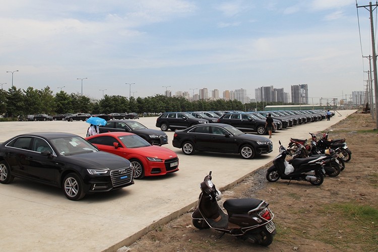 Xe sang Audi phuc vu APEC 2017 thu hut gioi choi xe-Hinh-4