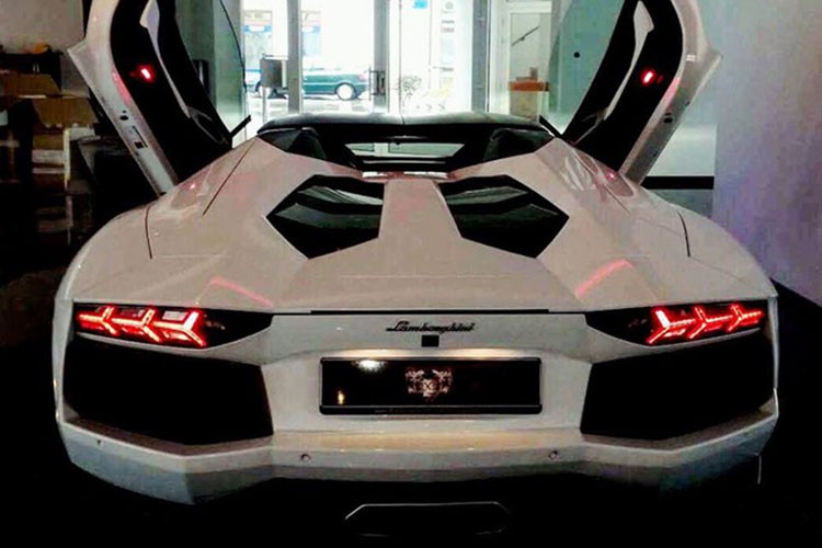 Sieu xe Lamborghini Aventador mui tran hon 20 ty ve VN?-Hinh-7