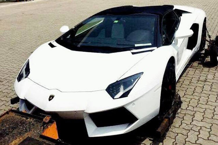 Sieu xe Lamborghini Aventador mui tran hon 20 ty ve VN?