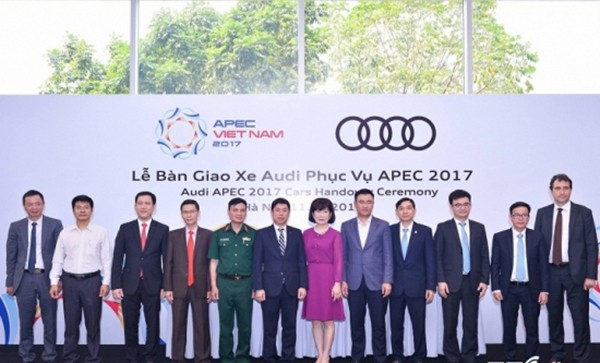 Xe sang Audi phuc vu APEC 2017 do lai xe Quan doi lai