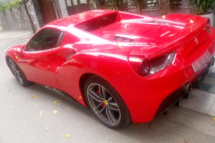 Ferrari 488 Spider gia hon 15 ty ra bien trang tai Ha thanh-Hinh-3