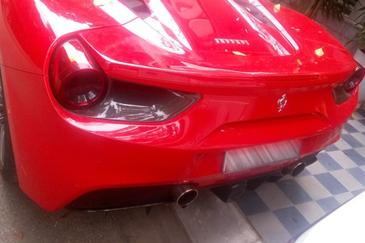 Ferrari 488 Spider gia hon 15 ty ra bien trang tai Ha thanh-Hinh-4