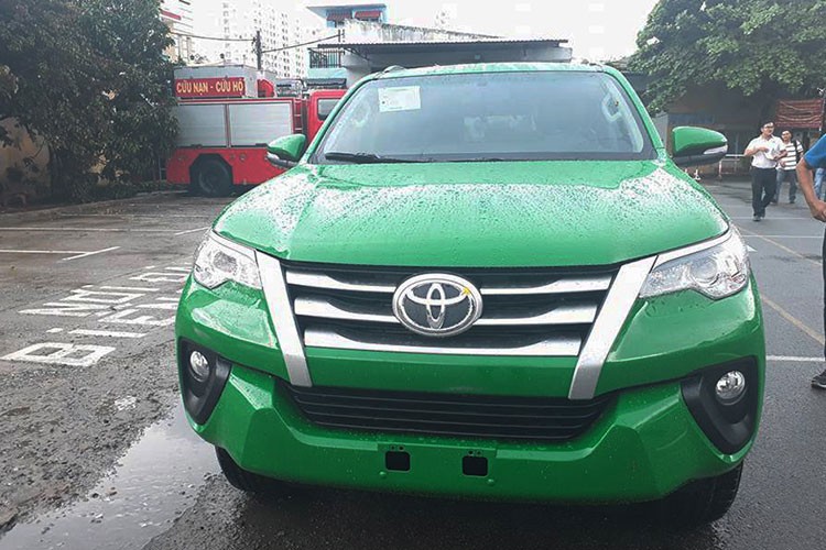 Toyota Fortuner 2017 do phong cach taxi tai Viet Nam-Hinh-2