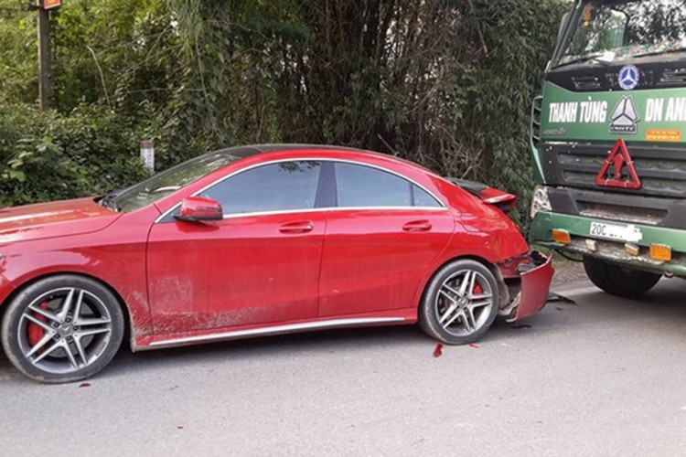 Mercedes-AMG CLA45 tien ty "nat duoi" tai Thai Nguyen