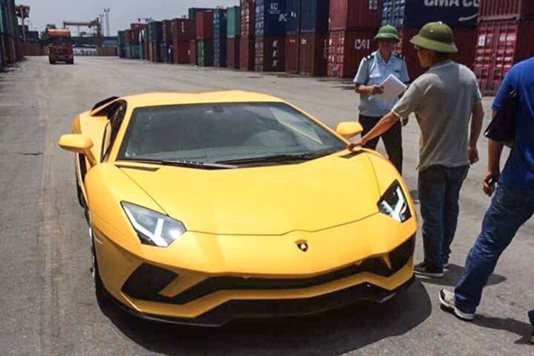 Sieu xe Lamborghini Aventador S gia hon 40 ty tai VN