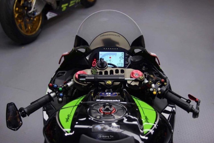 Sieu moto Kawasaki ZX10R do xe dua kich doc tai Sai Gon-Hinh-3