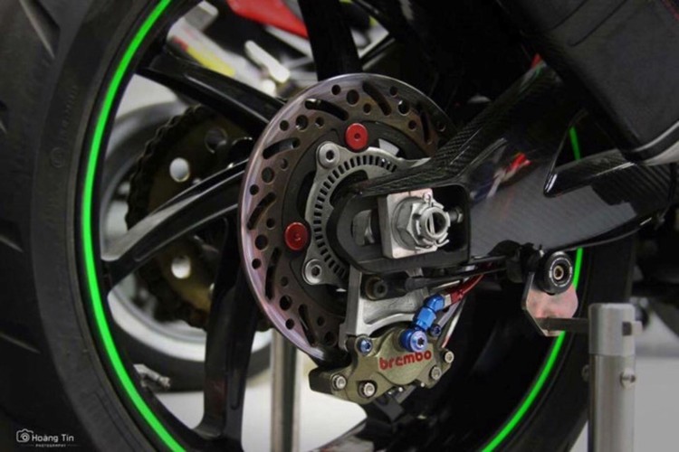 Sieu moto Kawasaki ZX10R do xe dua kich doc tai Sai Gon-Hinh-9