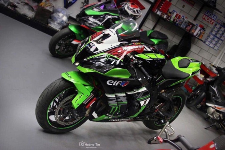 Sieu moto Kawasaki ZX10R do xe dua kich doc tai Sai Gon