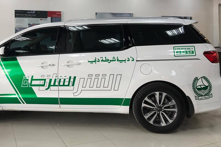 Kia Grand Sedona phong cach sieu xe canh sat Dubai o VN-Hinh-5