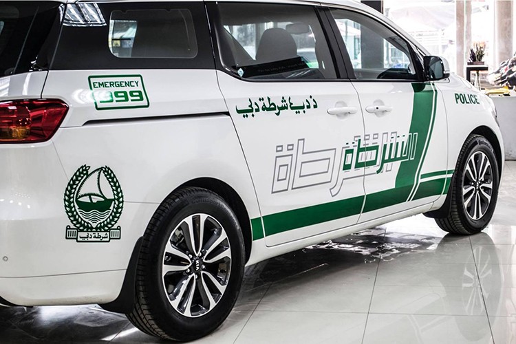 Kia Grand Sedona phong cach sieu xe canh sat Dubai o VN-Hinh-6