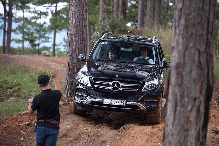 Len rung, xuong bien cung Mercedes-Benz SUVenture 2017-Hinh-4