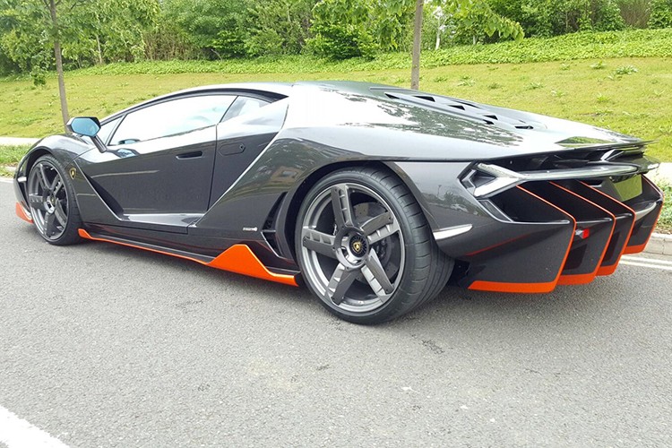 Lamborghini Centenario trieu do dau tien den Anh quoc-Hinh-3