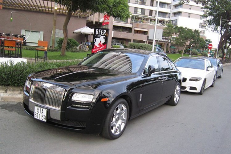 Rolls-Royce chuc ty bien Sai Gon lan banh tren dat Cang-Hinh-3