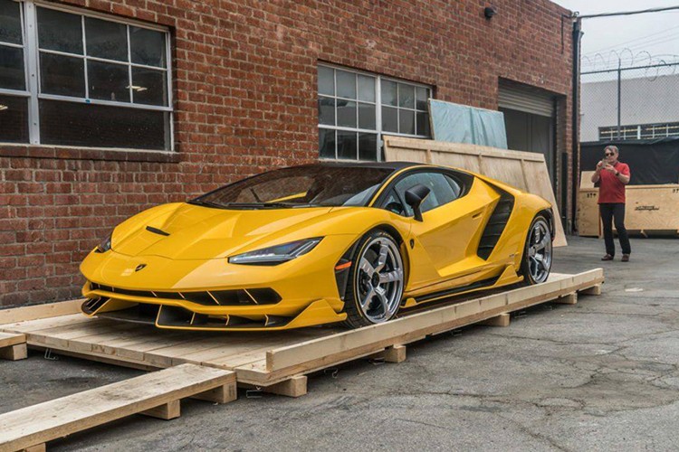 &quot;Dap thung&quot; Lamborghini Centenario mau doc gia 43 ty-Hinh-3