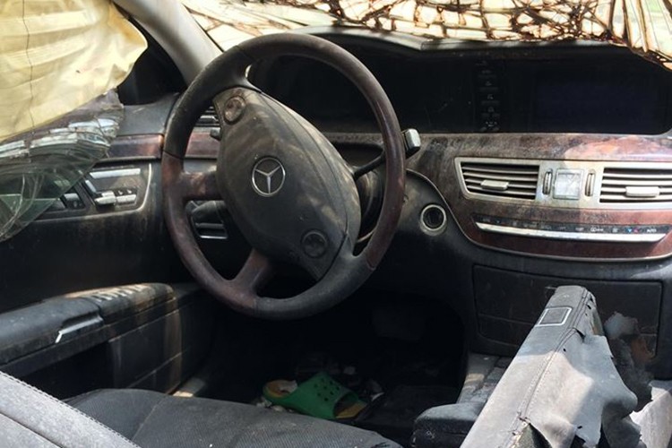 Mercedes-Benz S550 tien ty vut xo cong vien Ha Noi-Hinh-5