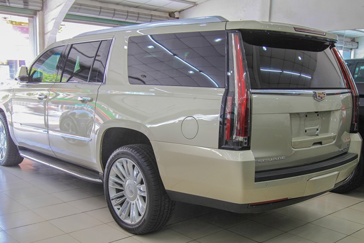 Can canh Cadillac Escalade gia 7 ty dong tai Viet Nam-Hinh-4