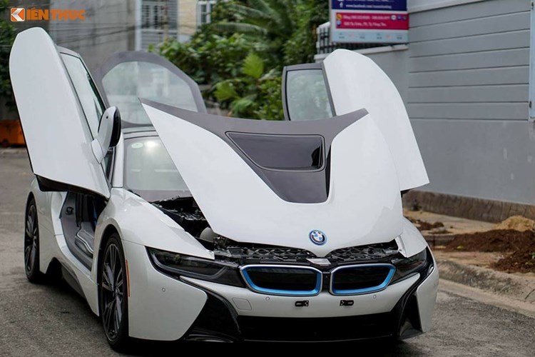 A hau Thanh Tuyen cuoi sieu xe tien ty BMW i8-Hinh-6