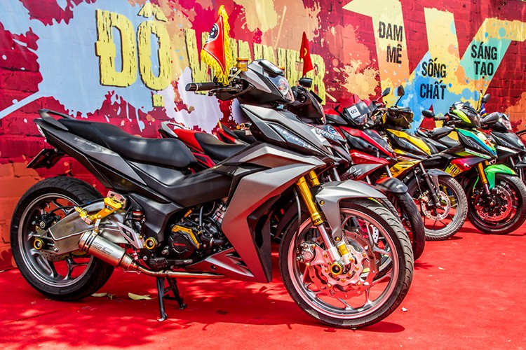 Hon 600 &quot;xe no&quot; Honda Winner 150 lan banh tai Ha Noi-Hinh-2