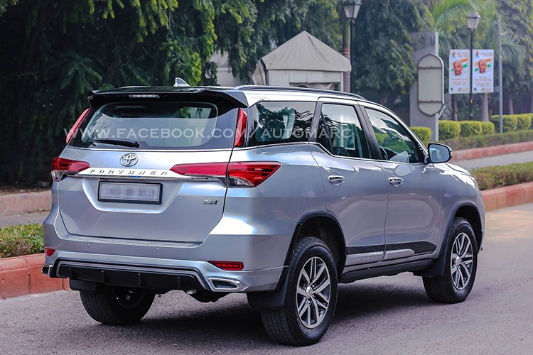 Toyota Fortuner &quot;bien hinh&quot; xe sang Lexus gia sieu re-Hinh-3