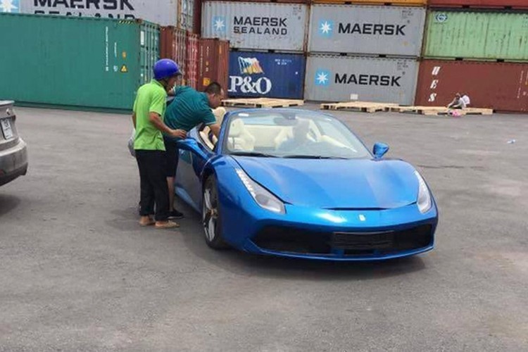 Ferrari 488 Spider tien ty dau tien ve Viet Nam tai xuat-Hinh-2