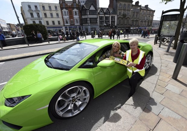 Sieu xe Lamborghini Huracan duoc cap phep taxi tai Anh-Hinh-2