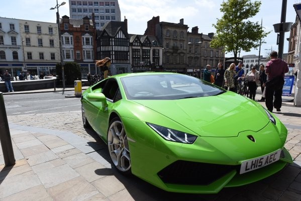 Sieu xe Lamborghini Huracan duoc cap phep taxi tai Anh