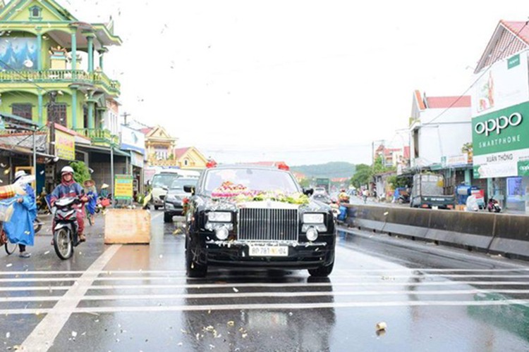 Sieu xe sang Rolls-Royce bien NG ruoc dau tai Quang Binh