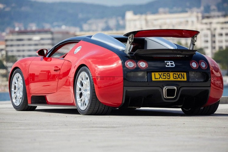 &quot;Ong hoang toc do&quot; Bugatti Veyron do ruc thet gia 39 ty-Hinh-3