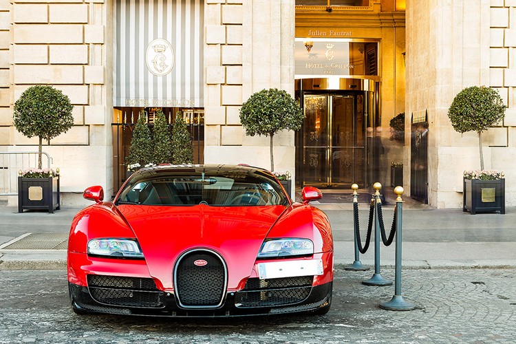 &quot;Ong hoang toc do&quot; Bugatti Veyron do ruc thet gia 39 ty