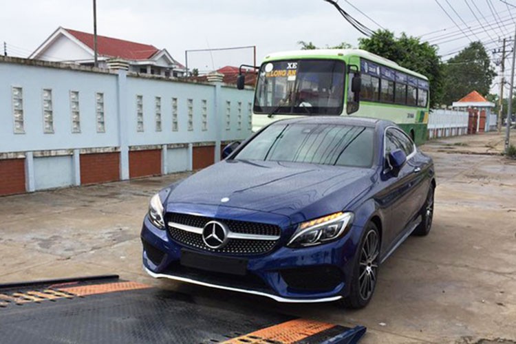 Tay choi Long An tau Mercedes-Benz C300 gia 2,7 ty