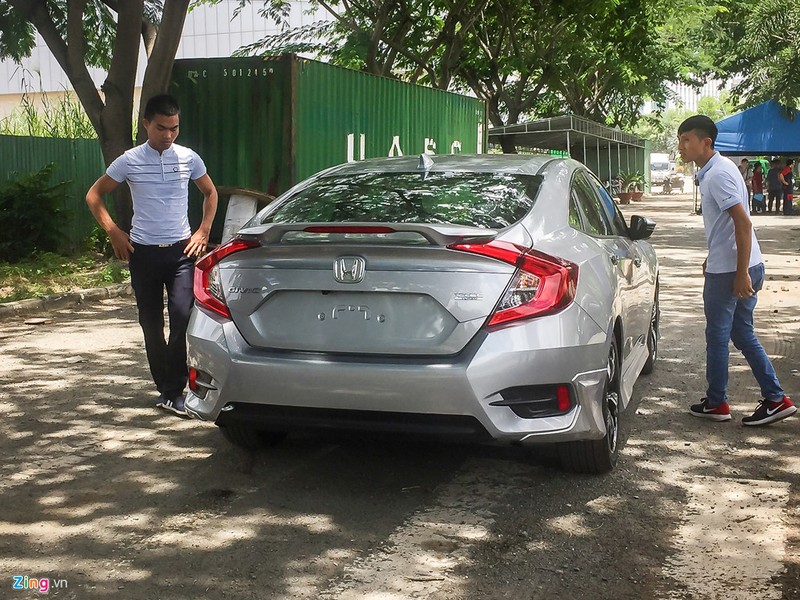 Oto moi &quot;ram ro&quot; do ve trien lam Vietnam Motor Show 2017-Hinh-5