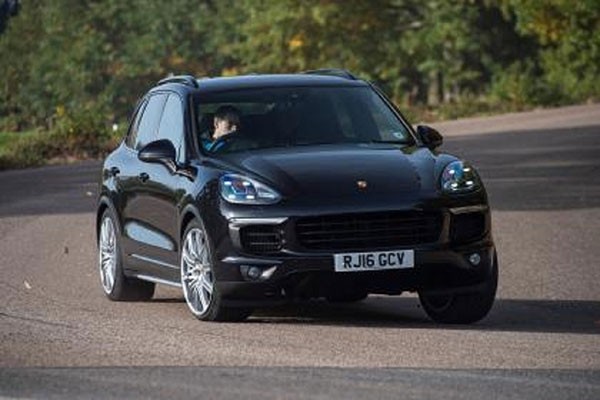 Hon 20 nghin xe Porsche Cayenne diesel gian lan khi thai?