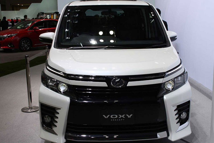 MPV Toyota Voxy 2017 &quot;chot gia&quot; 782 trieu tai Indonesia?-Hinh-3