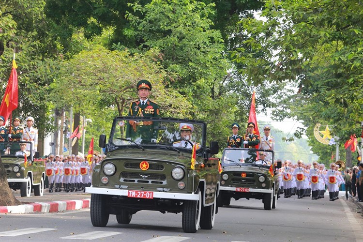 &quot;Huyen thoai&quot; Uaz 469, xe chi huy mung Quoc khanh 2/9