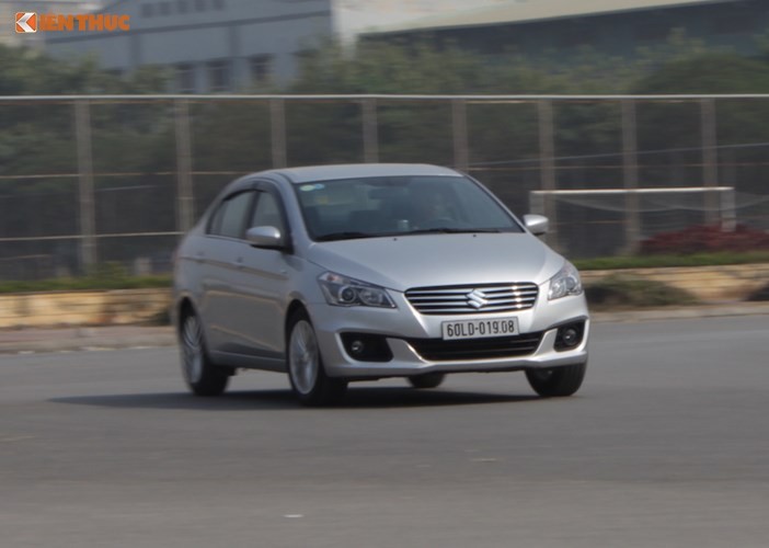 &quot;Xe e&quot; Suzuki Ciaz gia chi 488 trieu tai Viet Nam-Hinh-12