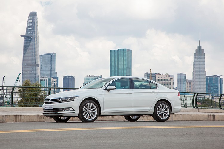 Volkswagen Passat BlueMotion &quot;chot gia&quot; 1,45 ty dong tai VN-Hinh-2