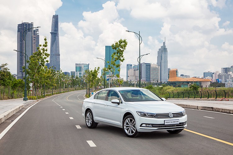 Volkswagen Passat BlueMotion &quot;chot gia&quot; 1,45 ty dong tai VN