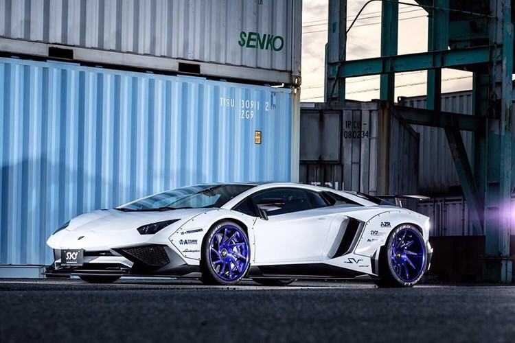 Lamborghini Aventador SV &quot;sieu doc&quot; nho goi do Liberty Walk