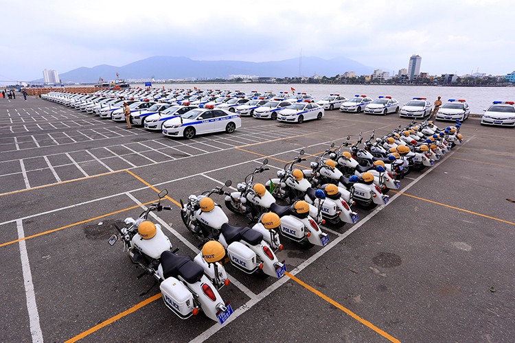 &quot;Soi&quot; dan oto va xe may phuc vu APEC tai Da Nang