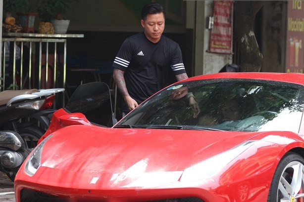 Sieu xe Ferrari 16 ty cua Tuan Hung "quat cha" tai Ha Noi-Hinh-2