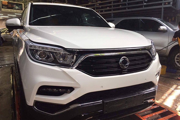 Ssangyong Rexton 2018 gia 1,1 ty &quot;cap ben&quot; Viet Nam