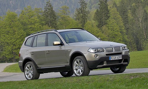 BMW trieu hoi gan 100 nghin xe SUV hang sang X3 tai My